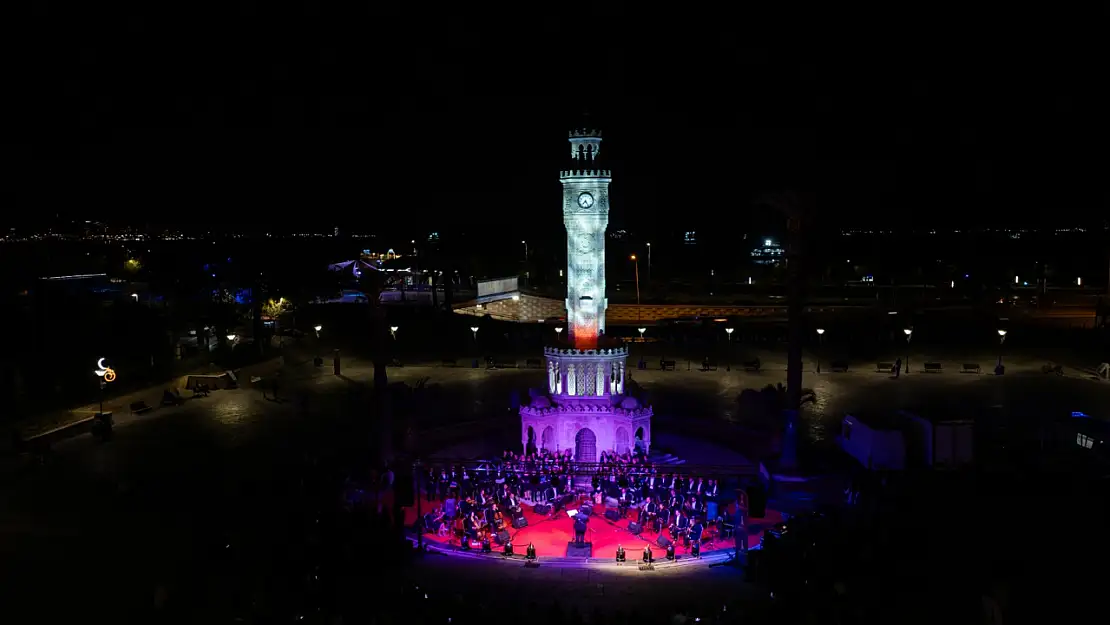 Atatürk Meydanı'nda unutulmaz konser