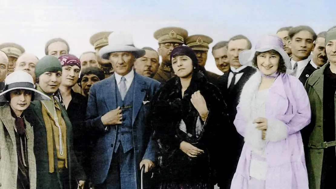 Atatürk’ün kadınlara verdiği büyük önem: Seçme ve seçilme hakkı