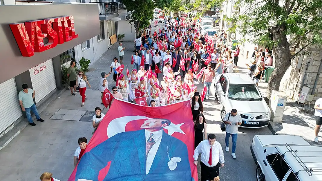 Atatürk'ün Urla'ya gelişinin 98. yıldönümüne renkli kutlama