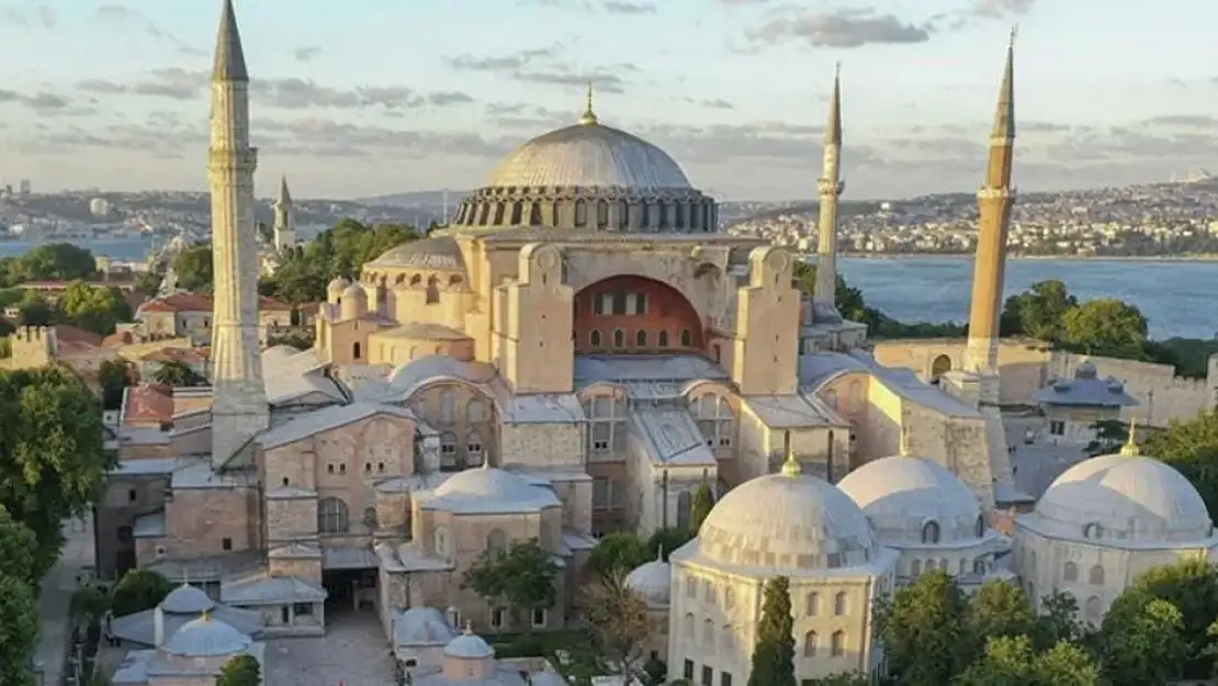 Ayasofya'da kapı kırdı: Hapis cezasına çarptırıldı