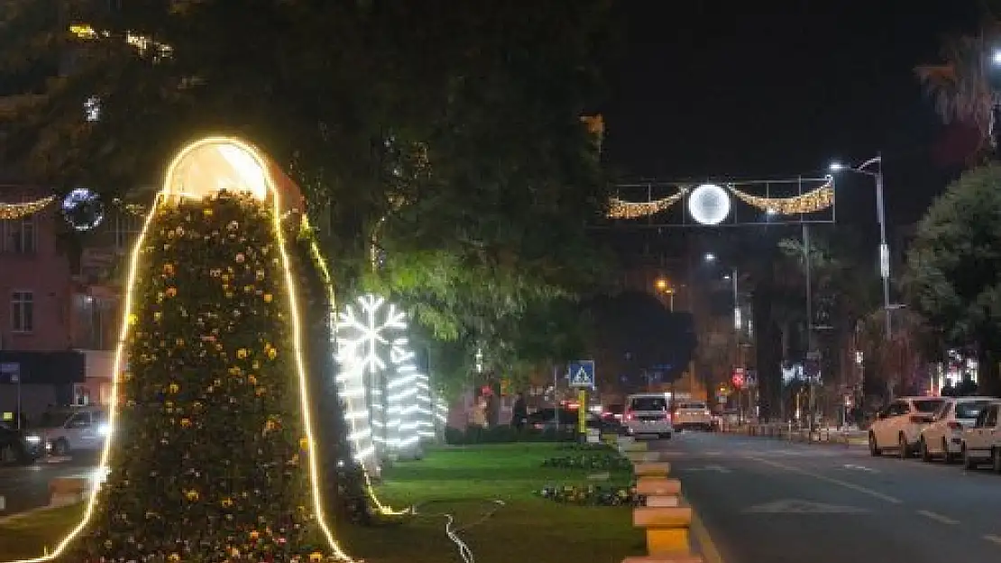 Aydın Büyükşehir Belediyesi’nden yılbaşına özel ışıklandırma