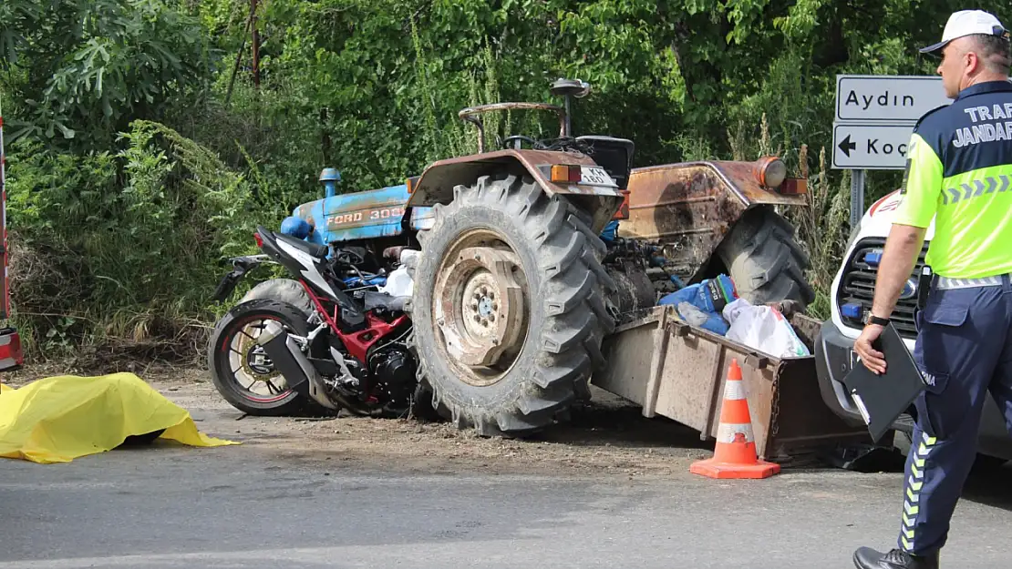 Aydın'da feci kaza: Motosiklet traktöre ok gibi saplandı, 3 ölü