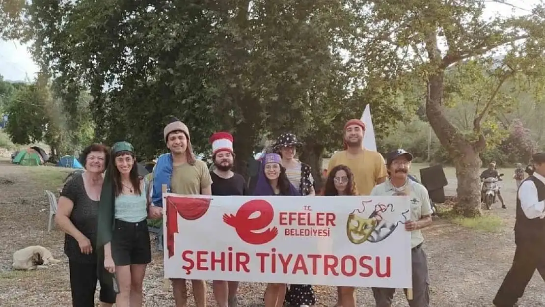 Aydın Efeler Belediyesi Şehir Tiyatrosu uluslararası şenliğe renk kattı