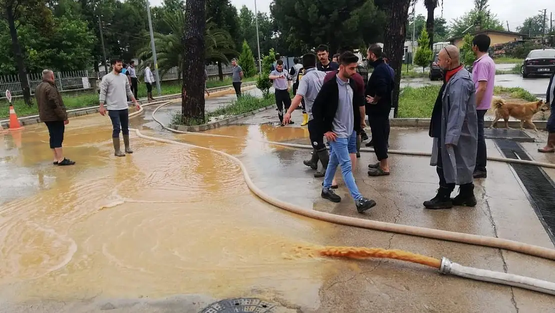 Aydın Sultanhisar İlçe Hastanesi’nde su baskını yaşandı