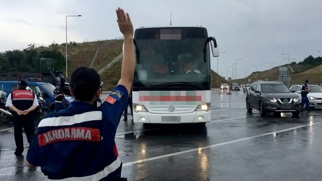 Aydın’da seyahat eden 5 şüpheli şahsın üzerinden uyuşturucu madde ele geçirildi