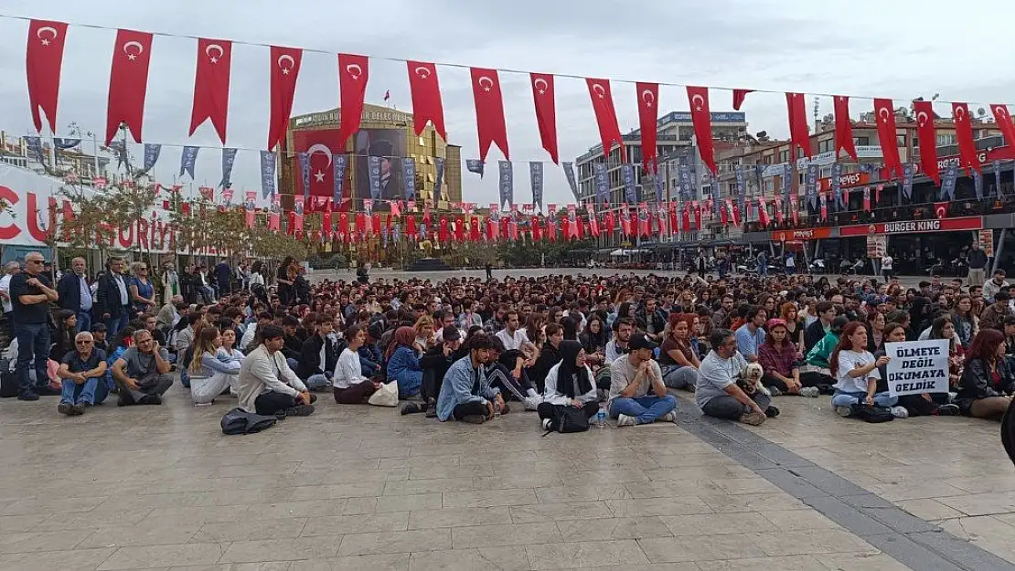 Aydın'da yüzlerce öğrenci asansör faciasını protesto etti