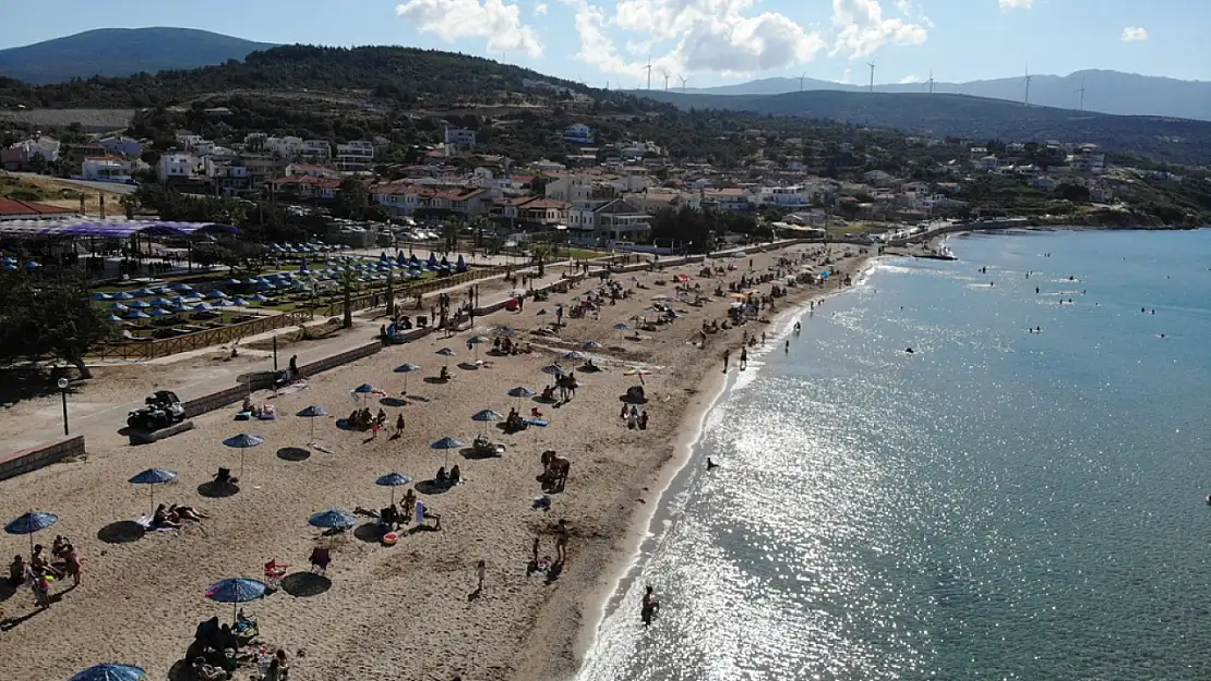 Aynı deniz, farklı fiyat! Çeşme'ye servet ödeyenler bu plajı görünce şok oluyor