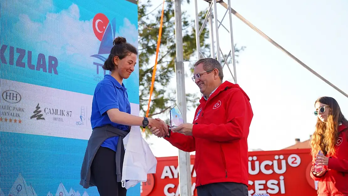 Ayvalık'ta TYF Yelken Ligi 2. Ayak Optimist Yarışmaları sona erdi