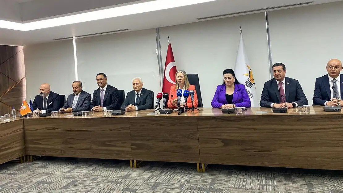 Azerbaycan'ın vekilleri AK Parti için İzmir'de seferber oldu