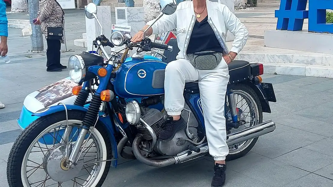 Bahar Öztan 41 yıl sonra ‘Doktor Civanım’daki motosiklete bindi