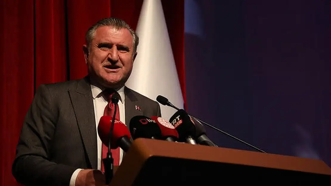 Bakan Bak’tan Kadın Hokey Takımı’na tebrik