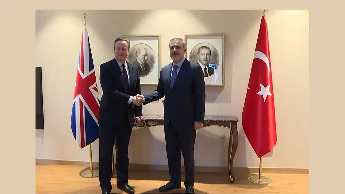 Bakan Fidan, İngiliz mevkidaşı David Cameron ile bir araya geldi