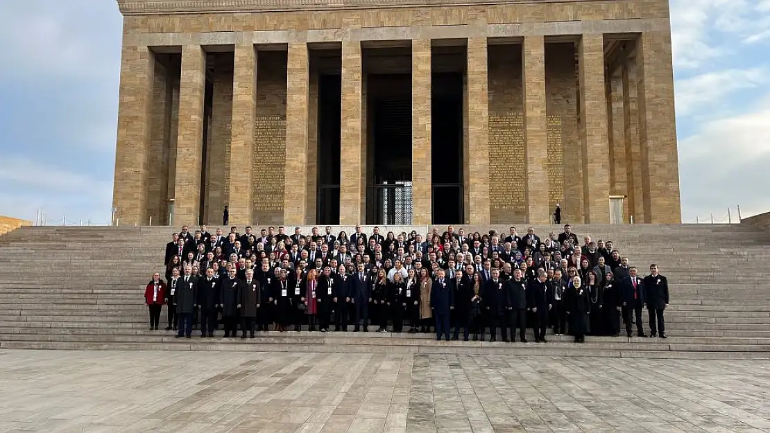 Bakan Tekin’den öğretmenlerle Anıtkabir ziyareti