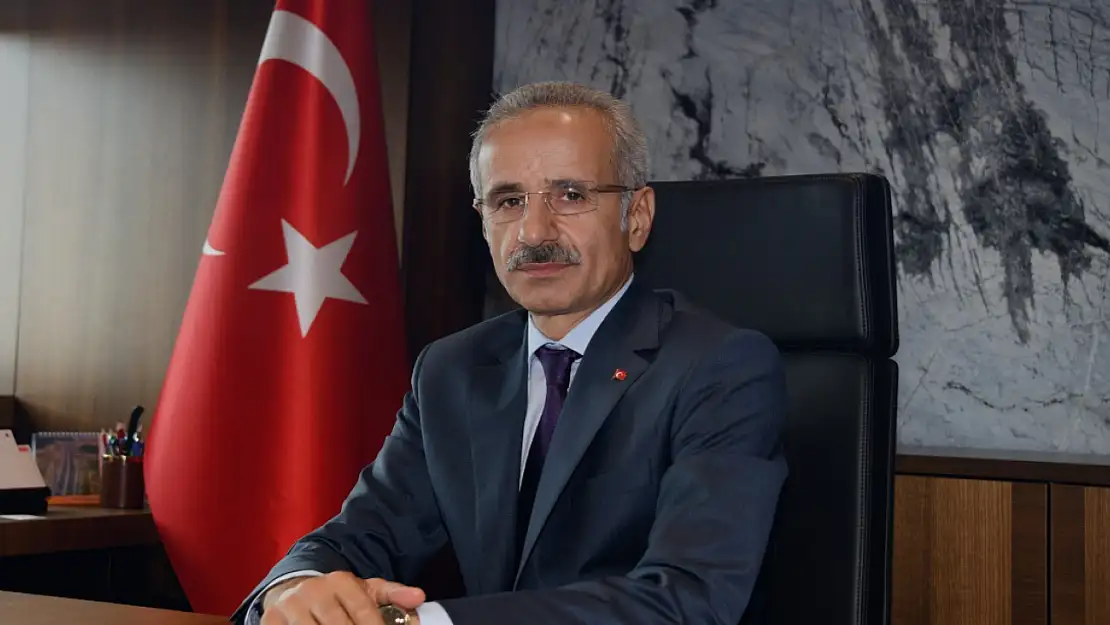 Uraloğlu açıkladı: Instagram açılacak mı?