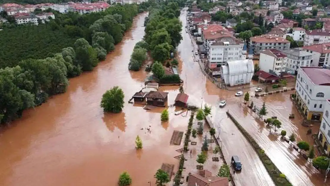 Bakan Yerlikaya açıkladı: Selde 3 kişi hayatını kaybetti