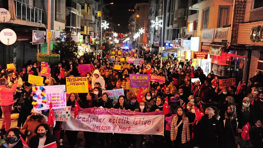 Balçovalı kadınlardan 8 Mart gece yürüyüşü