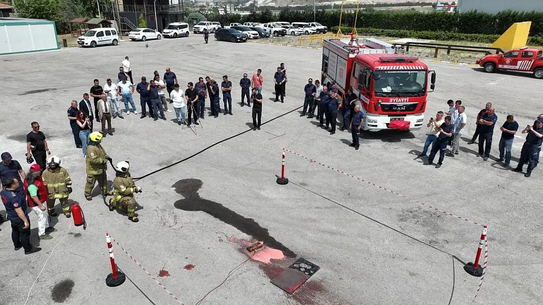 Balıkesir İtfaiyesi, elektrikli araç yangınlarına müdahale eğitimi aldı