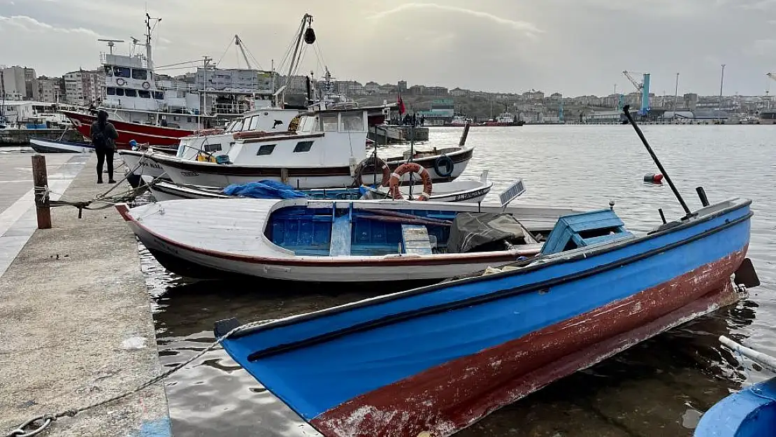 Bandırma’da şiddetli fırtına: Deniz seviyesi yarım metre yükseldi