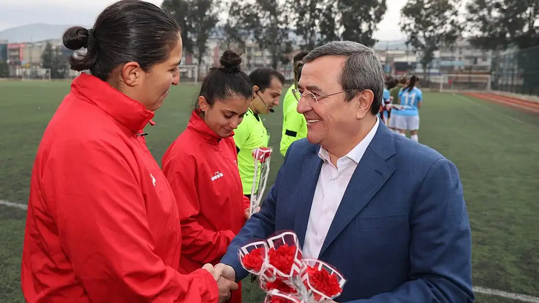 Başkan Batur'dan maç öncesi Kadınlar Günü kutlaması