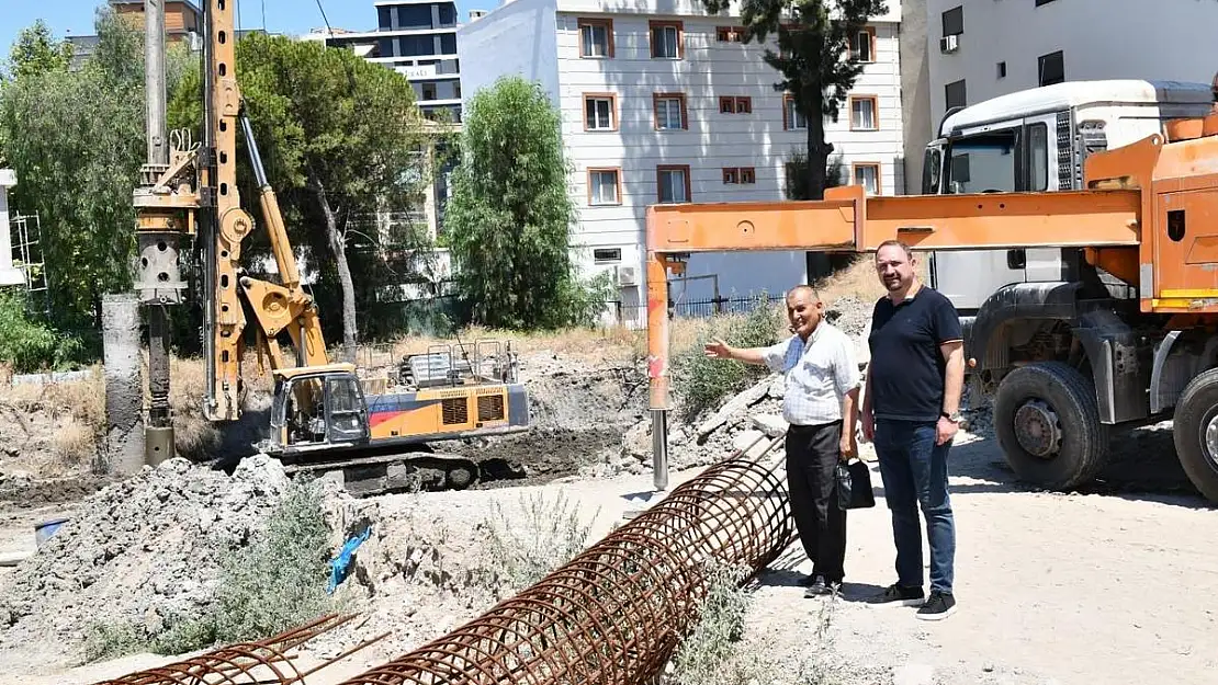 Başkan Gümrükçü 80. Yıl Küçük Çiğli İlkokulu’nu inceledi