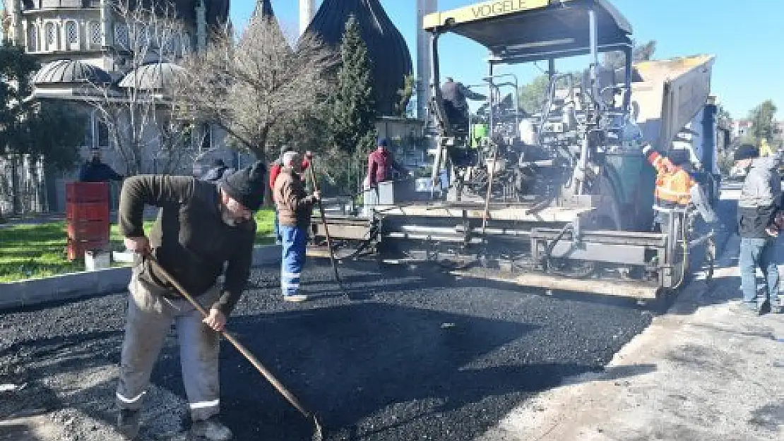 Başkan Gümrükçü asfalt çalışmalarını yerinde inceledi