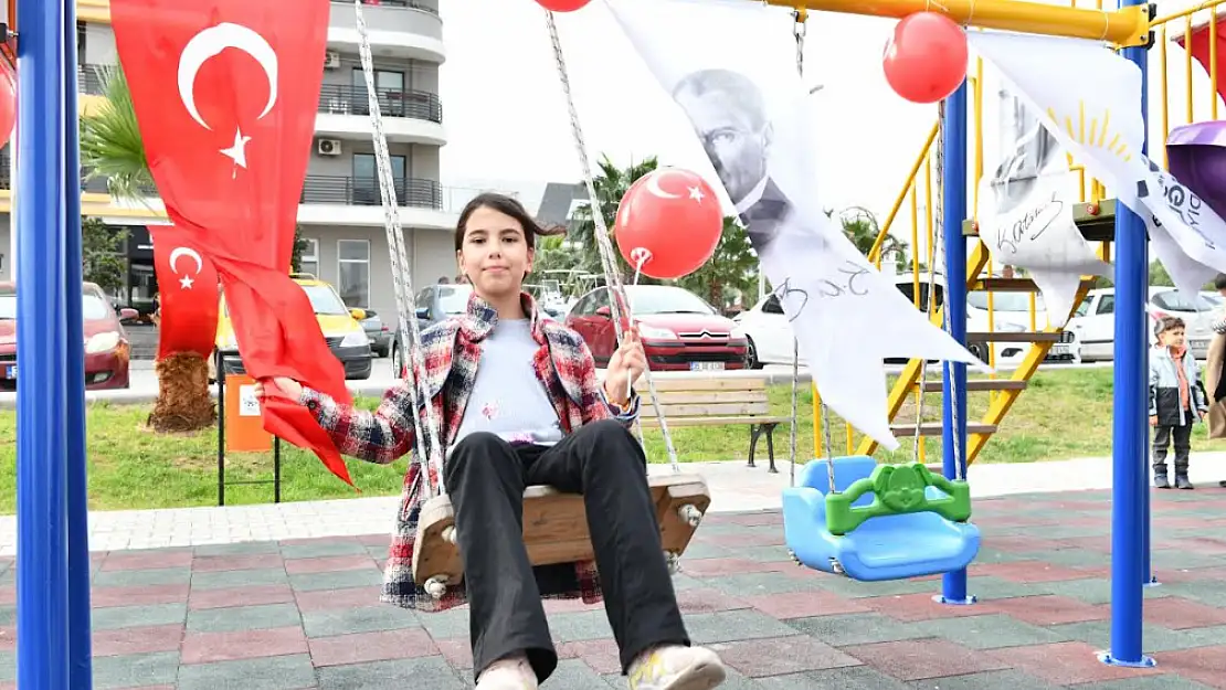 Başkan Gümrükçü, Balatçık’ta park açtı: Öğrenci yurdunun müjdesini verdi