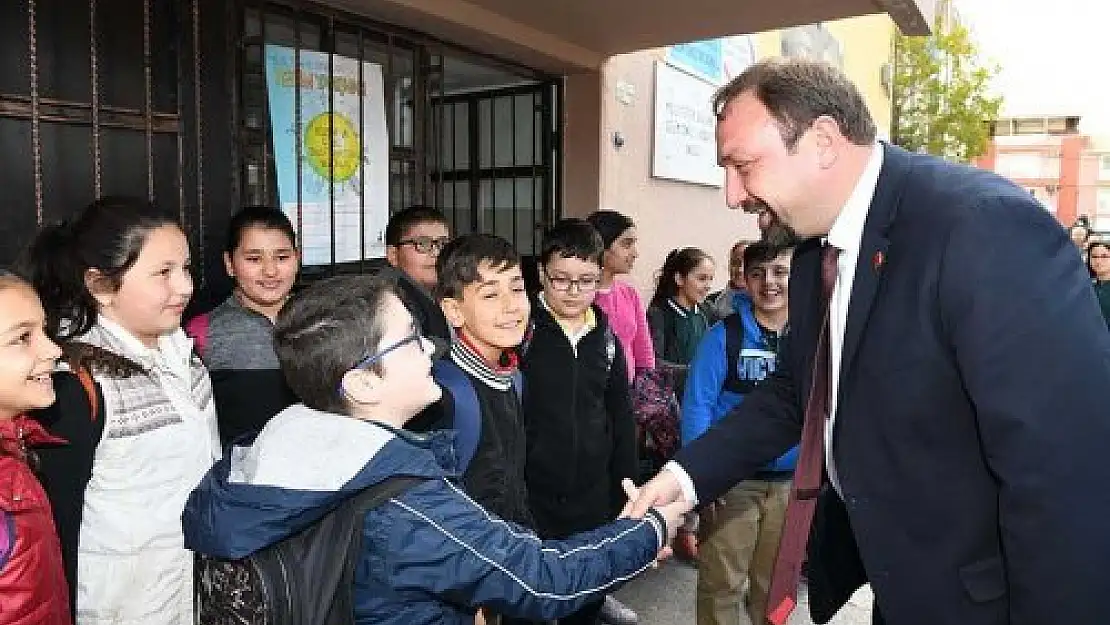 Başkan Gümrükçü: Çocuklarımızın karne coşkusuna eşlik edeceğiz