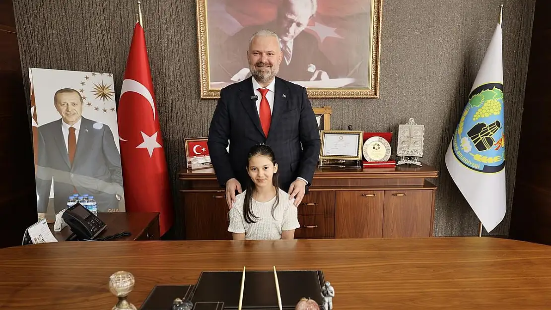 Başkan Pehlivan koltuğunu Aybüke'ye devretti