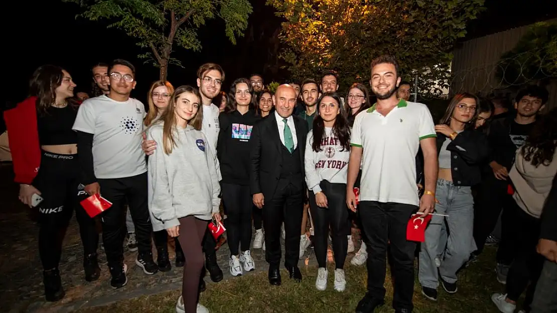 Başkan Soyer, �. Yılda 100 Gençle’ Cumhuriyet'i konuştu