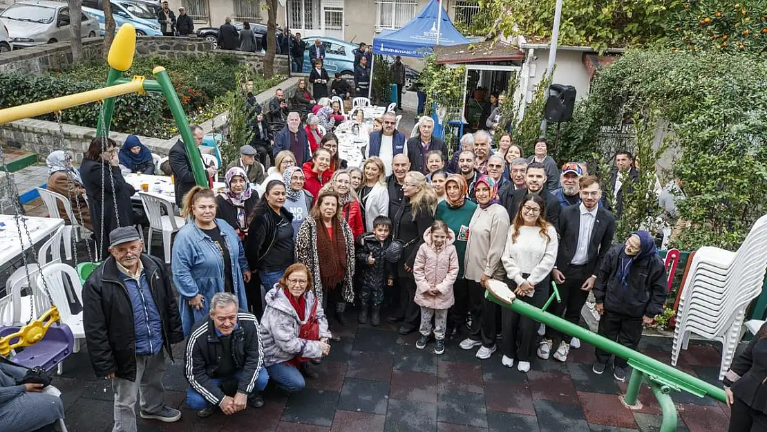 Başkan Soyer Altıntaş mahalle sakinlerinin kaynaşma kahvaltısına katıldı