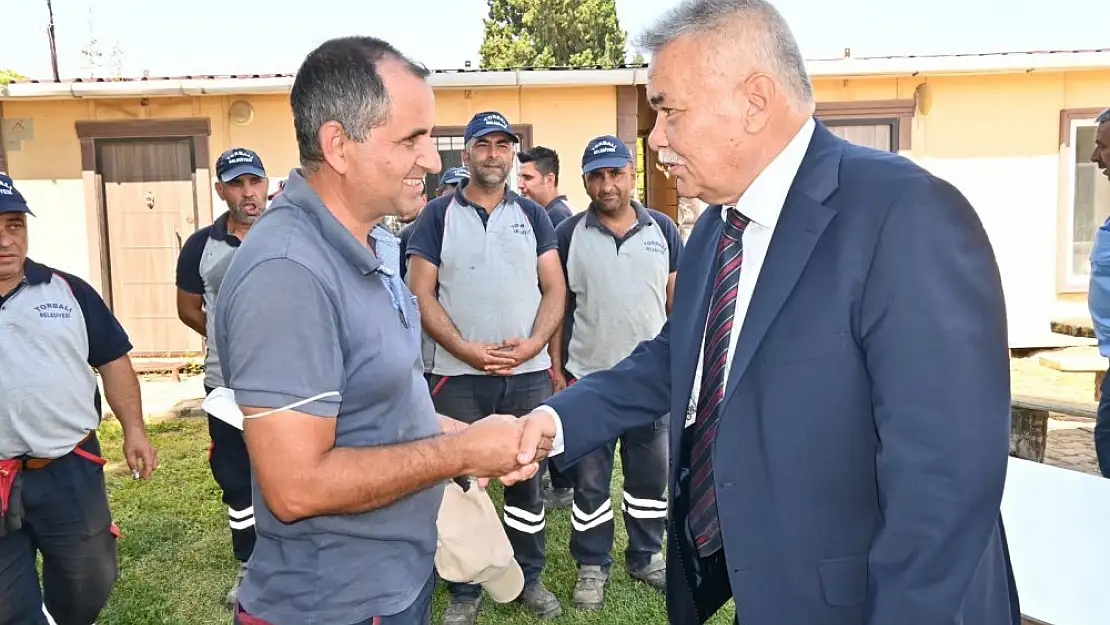 Başkan Tekin belediye personeli ile bayramlaştı