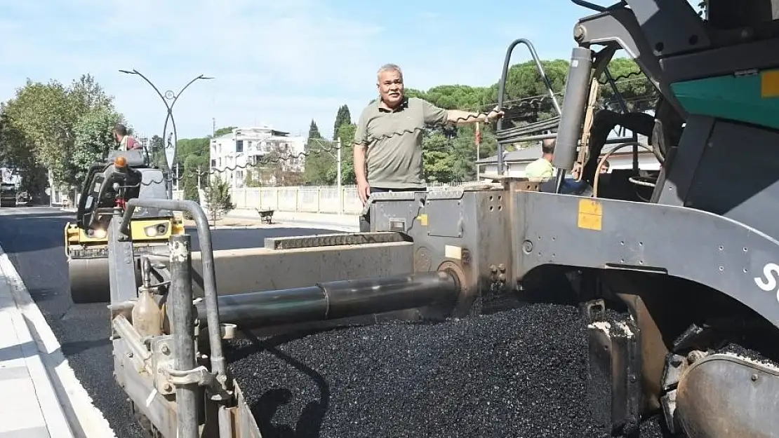 Başkan Tekin Torbalı’da asfalt çalışmasını denetledi