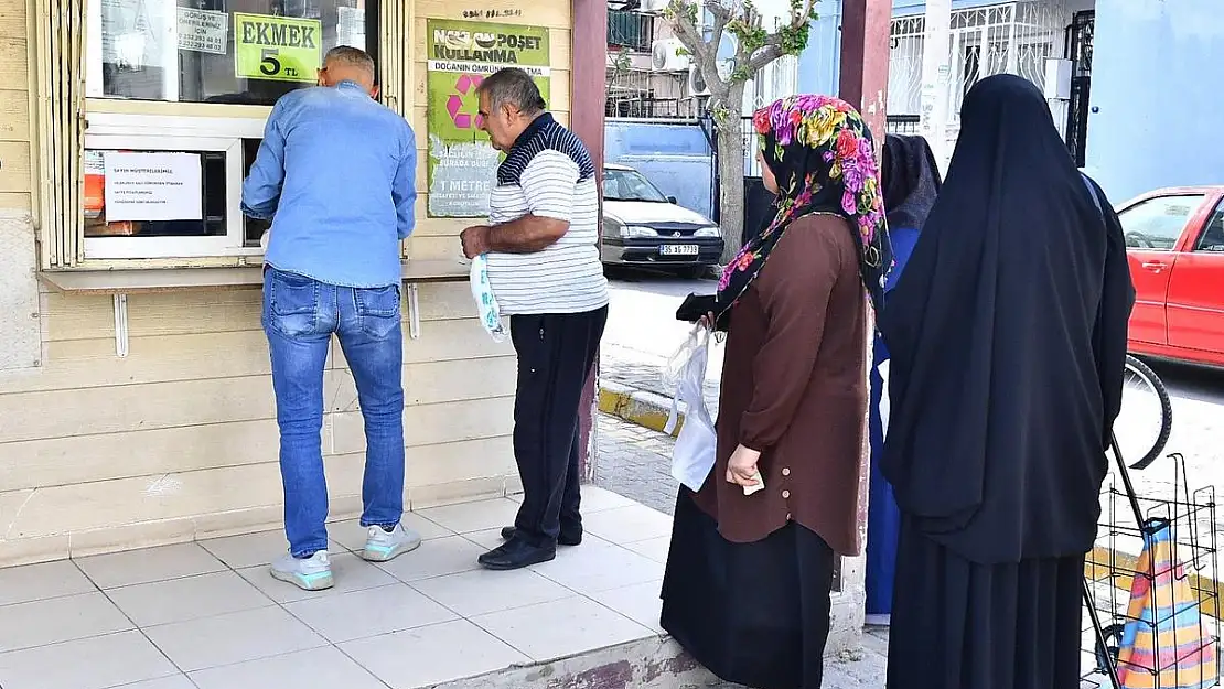 Başkan Tugay sözünü tuttu İzmirli ekmeği yeniden 5 liraya aldı