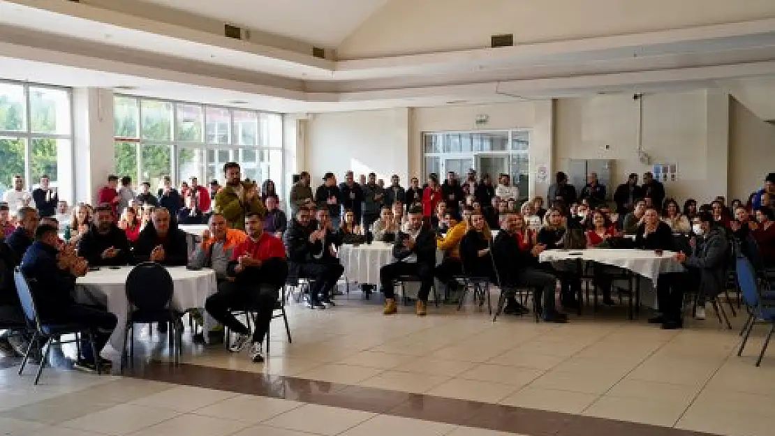 Başkan Yetişkin, belediye personelinin yeni yılını kutladı