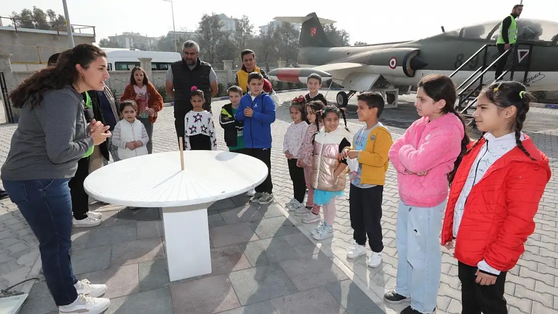 Bayraklı Belediyesi'nden çocuklara yarıyıl tatili hediyesi