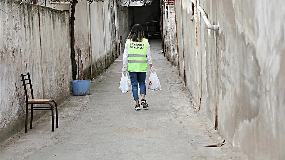 Bayraklı Belediyesi’nden 12 bin kişiye iftar