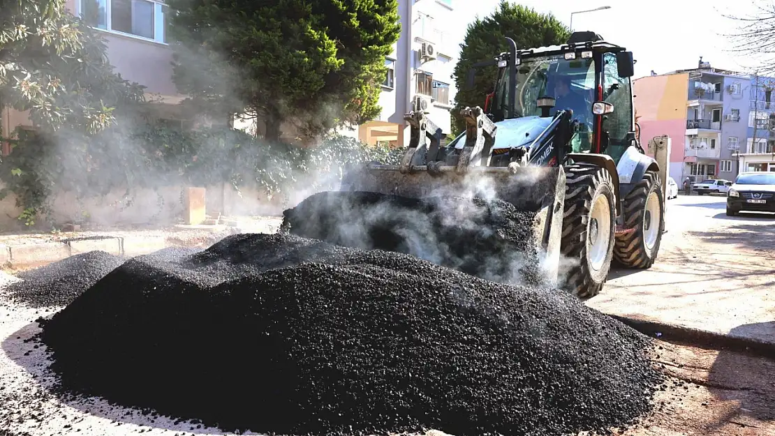 Bayraklı'da asfalt çalışmaları hız kesmeden devam ediyor