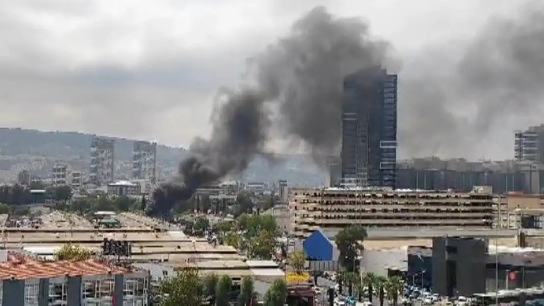 Bayraklı'da oto tamirci dükkanında korkutan yangın