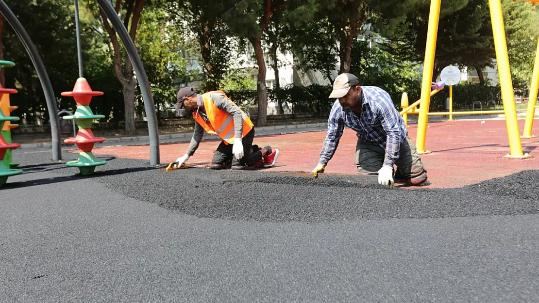 Bayraklı'da park yenileme çalışmaları başladı