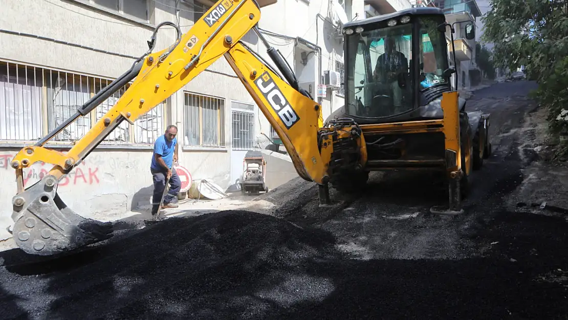 Bayraklı'da yol yenileme seferberliği devam ediyor