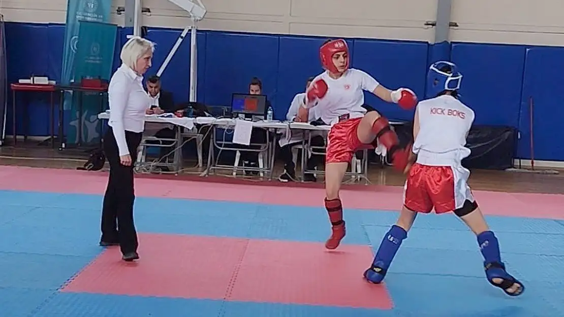 Bayraklı, Kick Boks’da 7 madalya kazandı