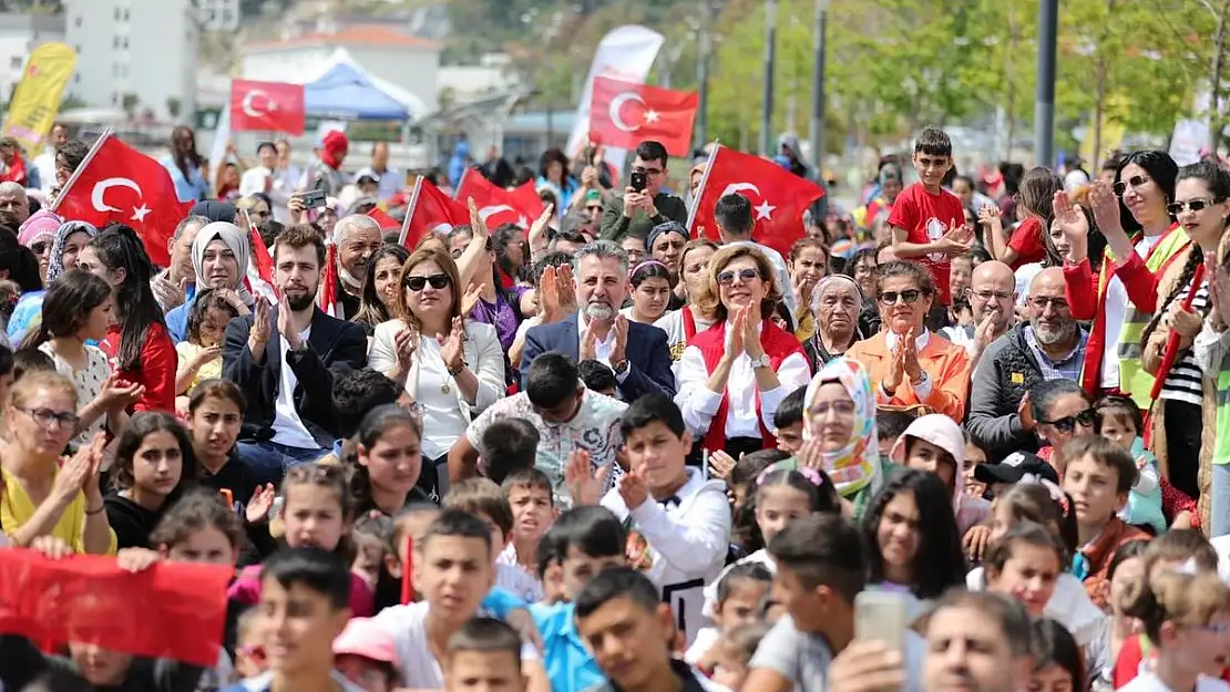 Bayraklı ve Selçuk’ta çocuklar doyasıya eğlendi