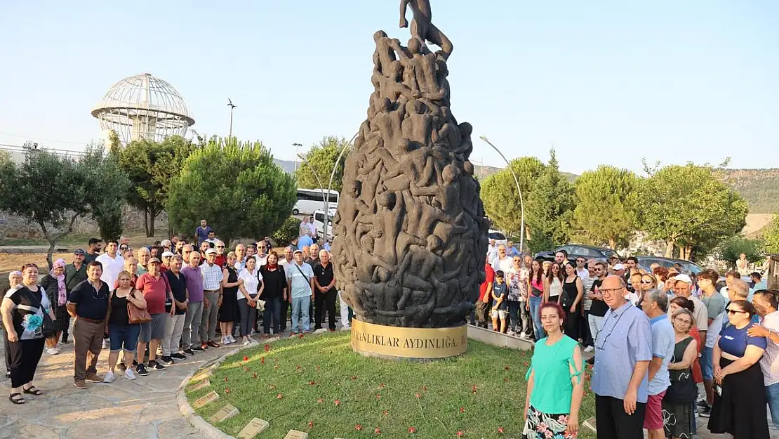 Bayraklı’da Madımak Katliamında hayatını kaybedenler anıldı