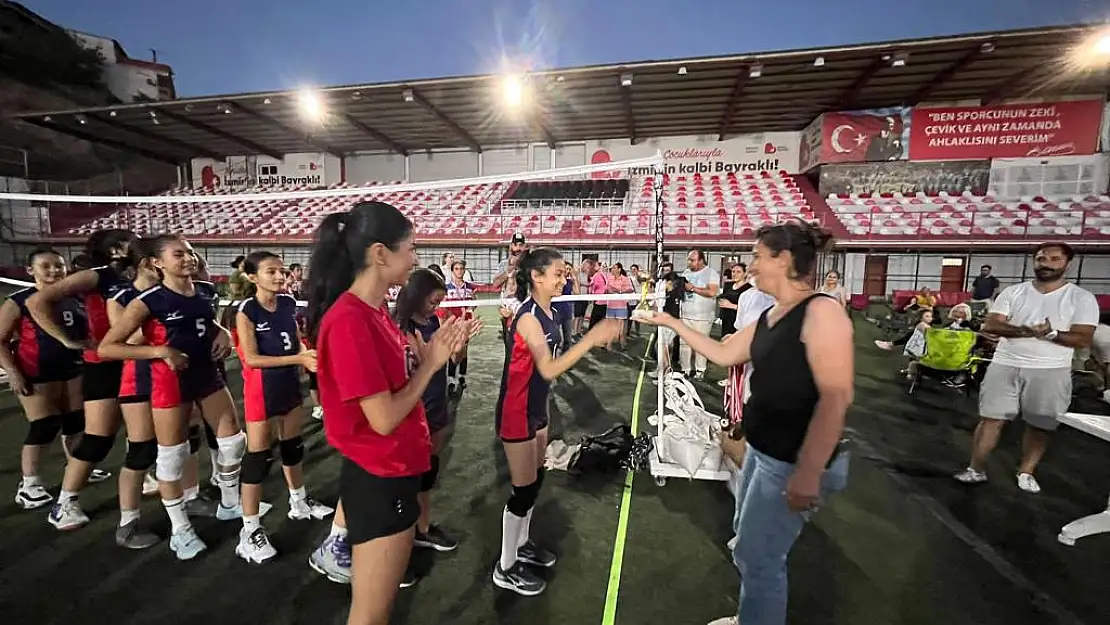 Bayraklı'da voleybol şenliği   