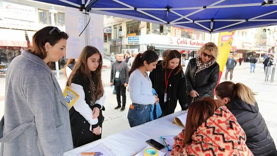 Bayraklı'dan öğrencilere 'ücretsiz eğitim”