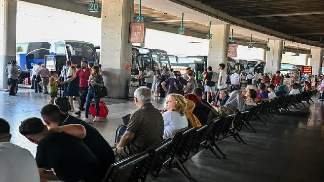 Bayram öncesi bilet fiyatları otogar esnafını ikiye böldü