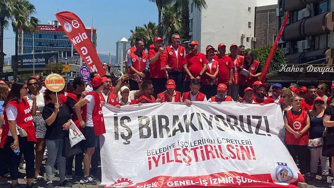 Belediye emekçileri İzmir'de hayatı durdurdu