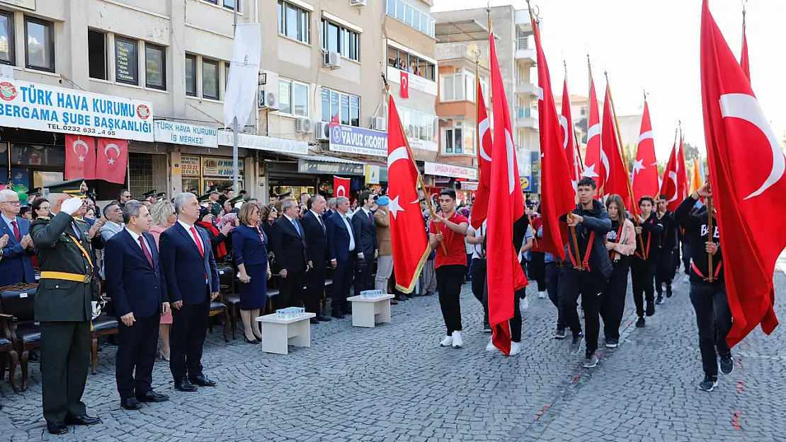 Bergama'da Cumhuriyet Bayramı coşkusu