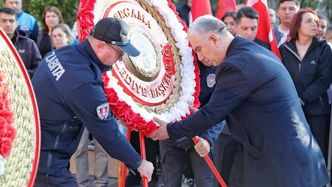 Bergama'da Ulu Önder Atatürk'e duygusal anma