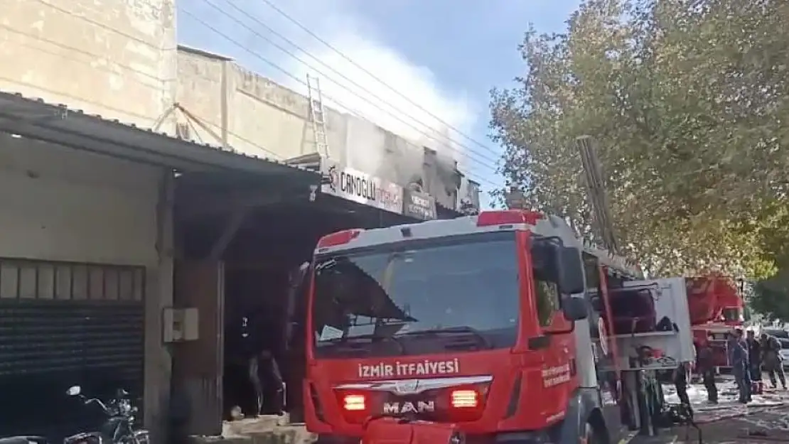 Bergama'da iş yerinde yangın çıktı